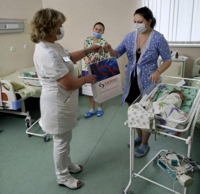 Пациенток Перинатального центра «Мама» Областной детской больницы поздравили с Днем матери